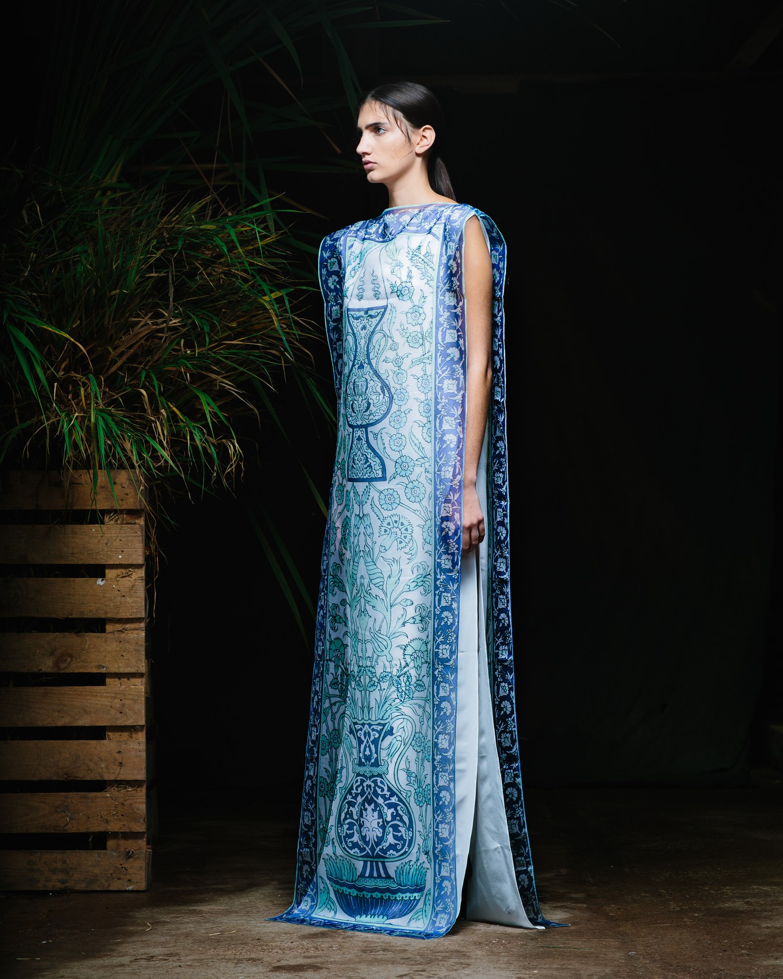 Nabil Nayal — Spring / Summer 2015. Long printed silhouette. Alternate view.