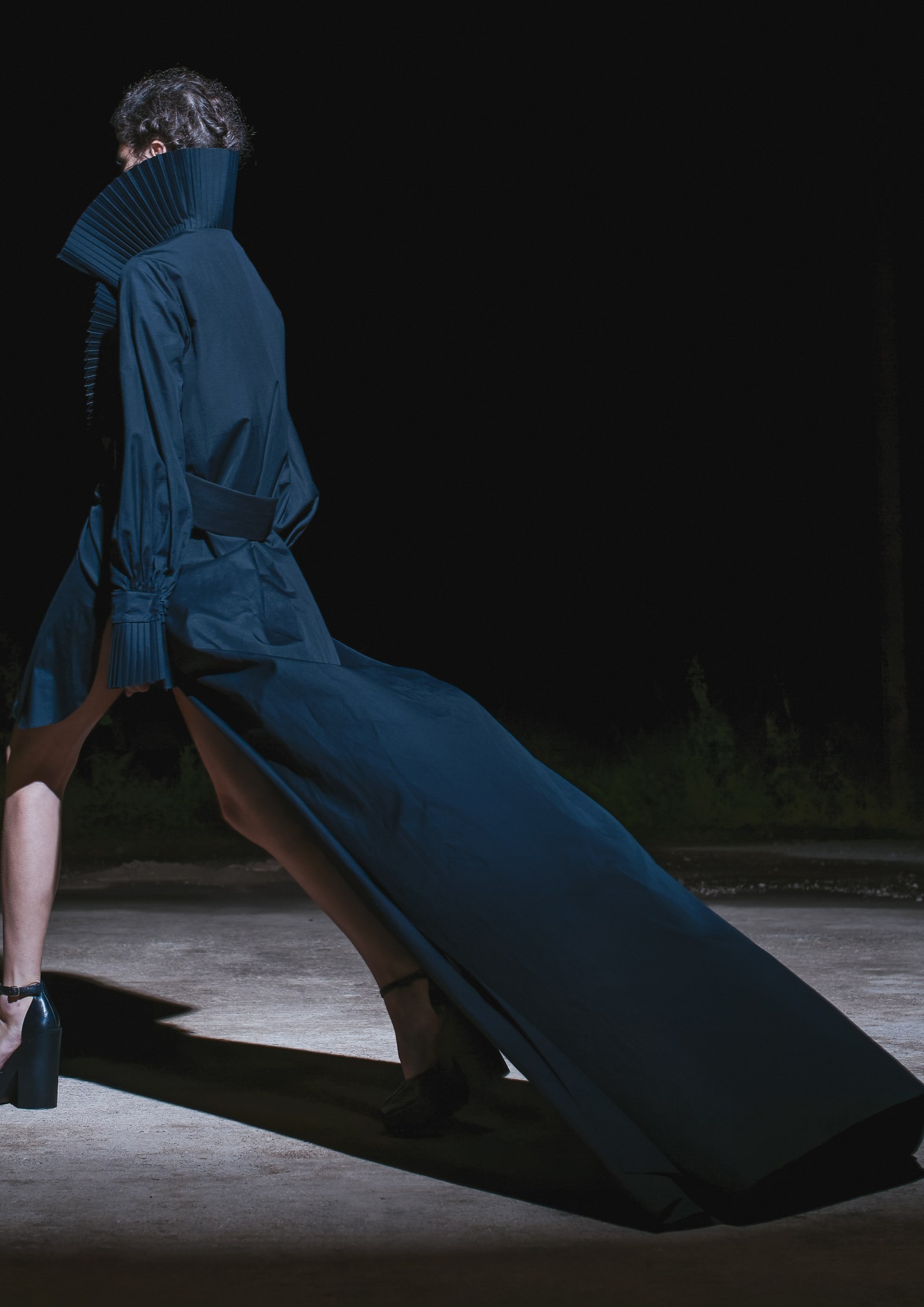 Nabil Nayal — Spring / Summer 2016. Blue shirt and train. Alternate view.
